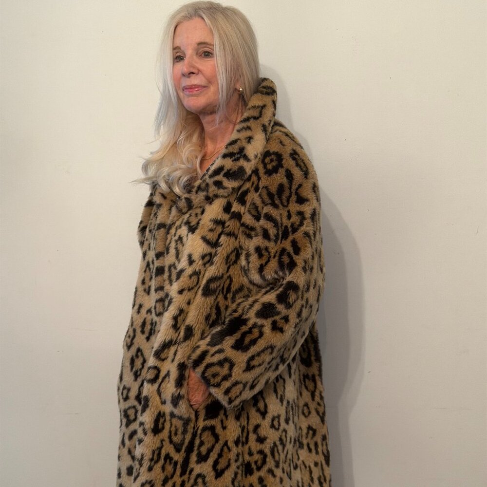 Greencrest, Faux leopard coat size medium,